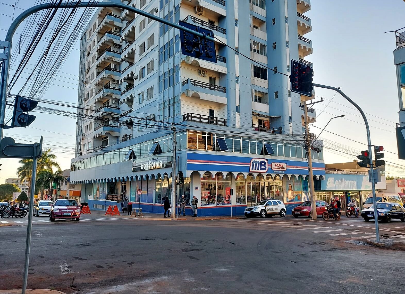 Novos semáforos entram em funcionamento e trânsito no “Calçadão” passa a ser de mão dupla